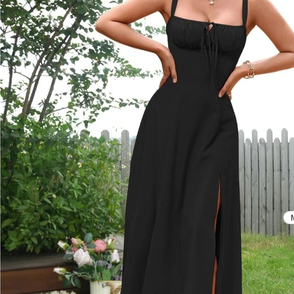 Elegant Black Maxi Dress - Picture 1 of 4